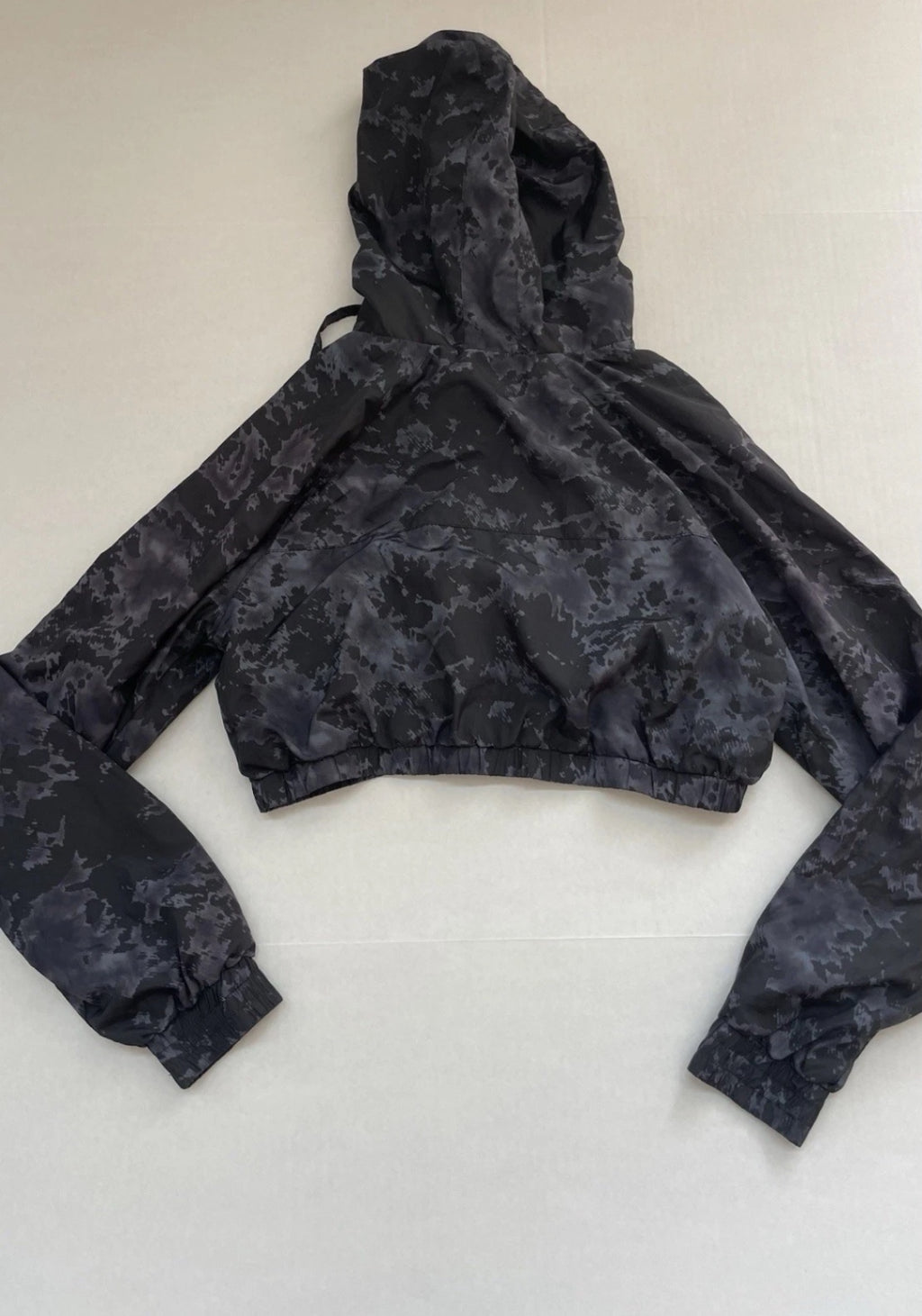 Forever 21 Zip Up Wind Breaker Medium Black and Gray Camouflage Synthetic/Polyester