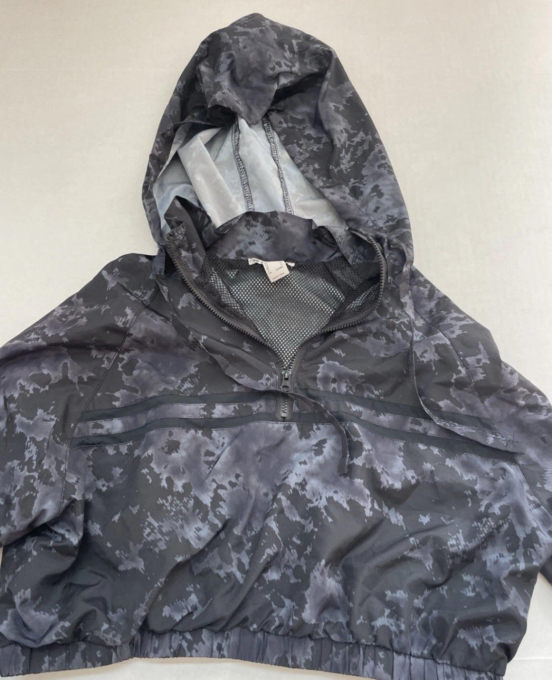 Forever 21 Zip Up Wind Breaker Medium Black and Gray Camouflage Synthetic/Polyester