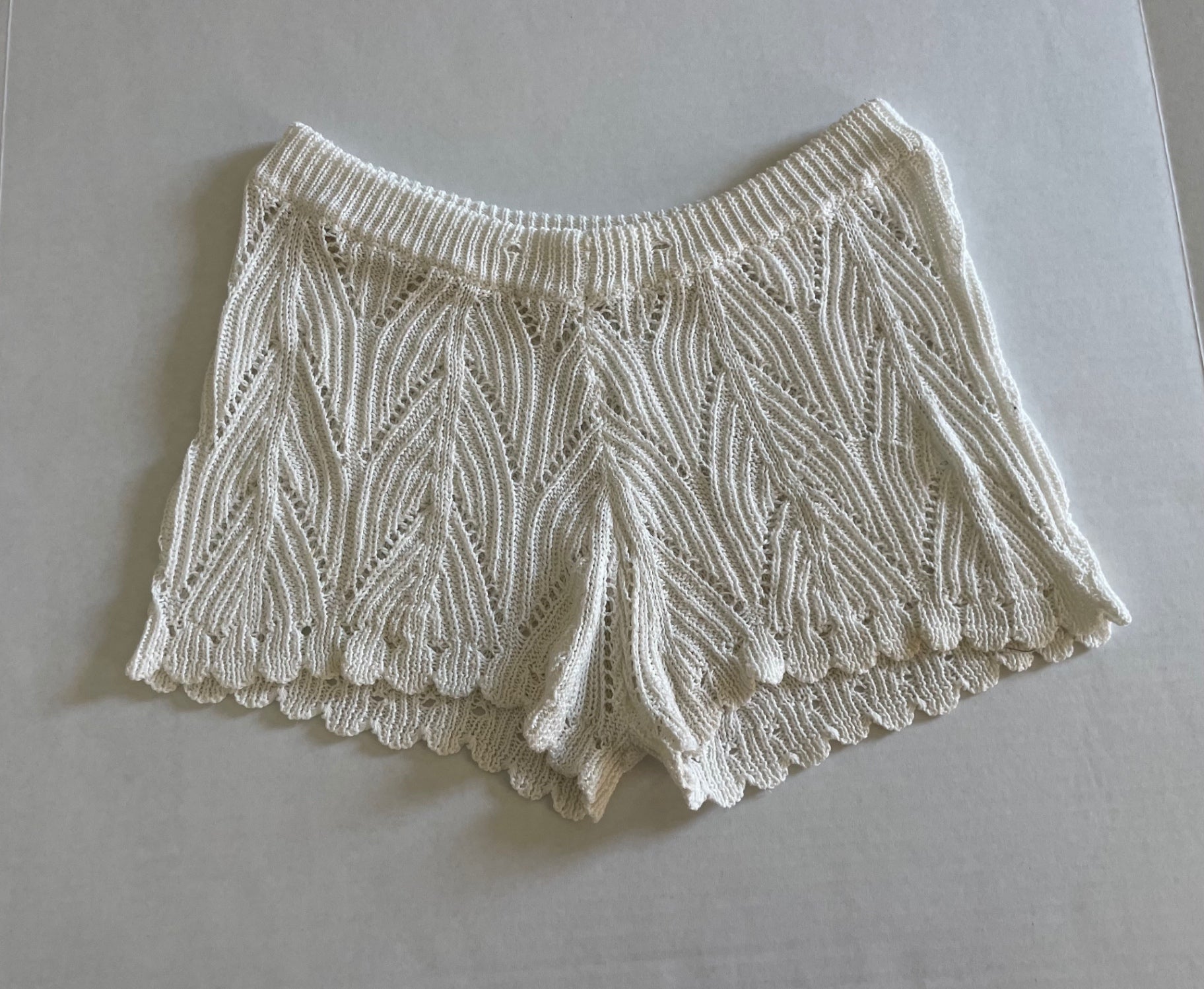 Unknown Shorts Medium White Knitted fabric