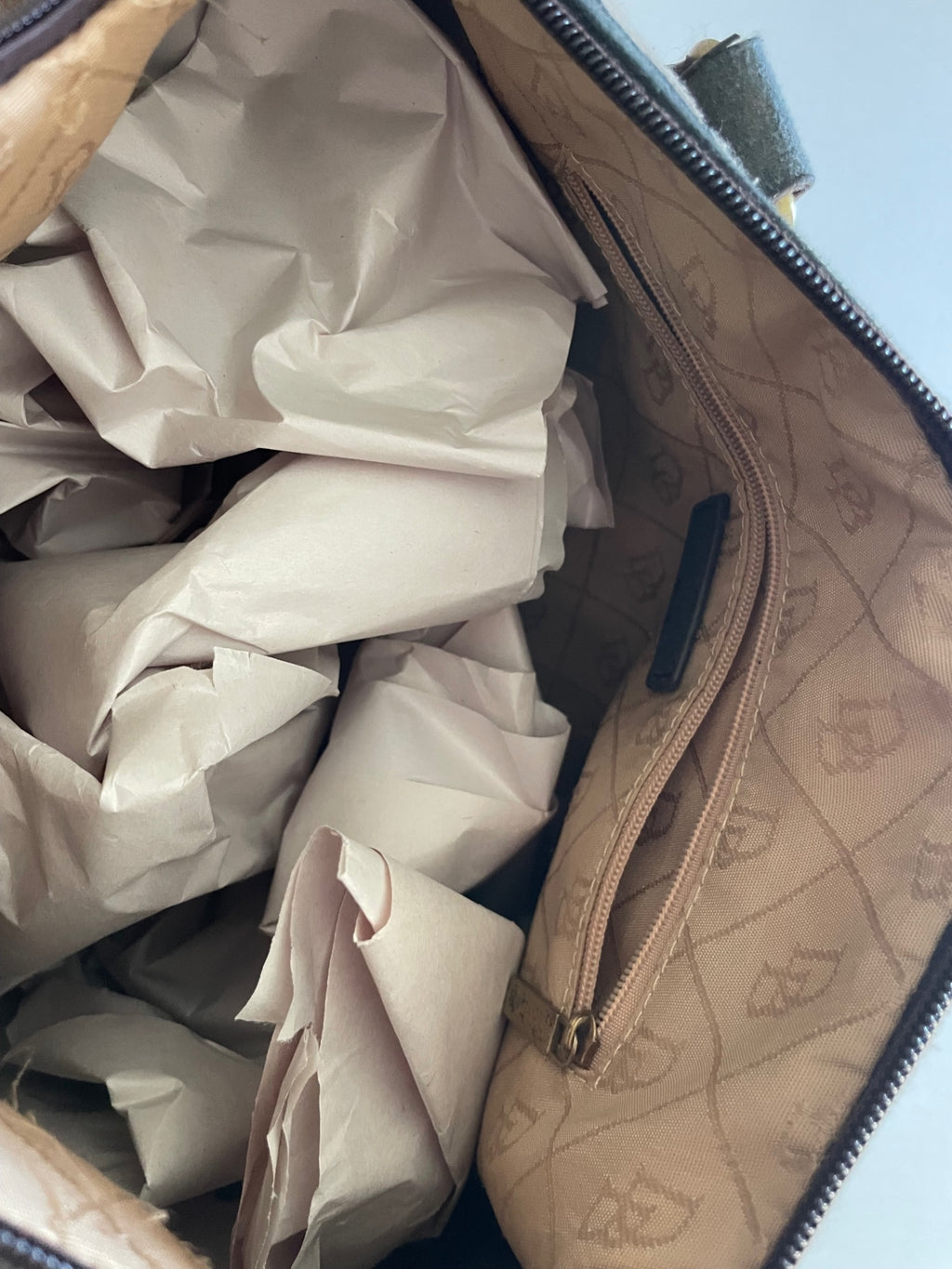 Dooney & Bourke Handbags Medium Beige and Black Fabric