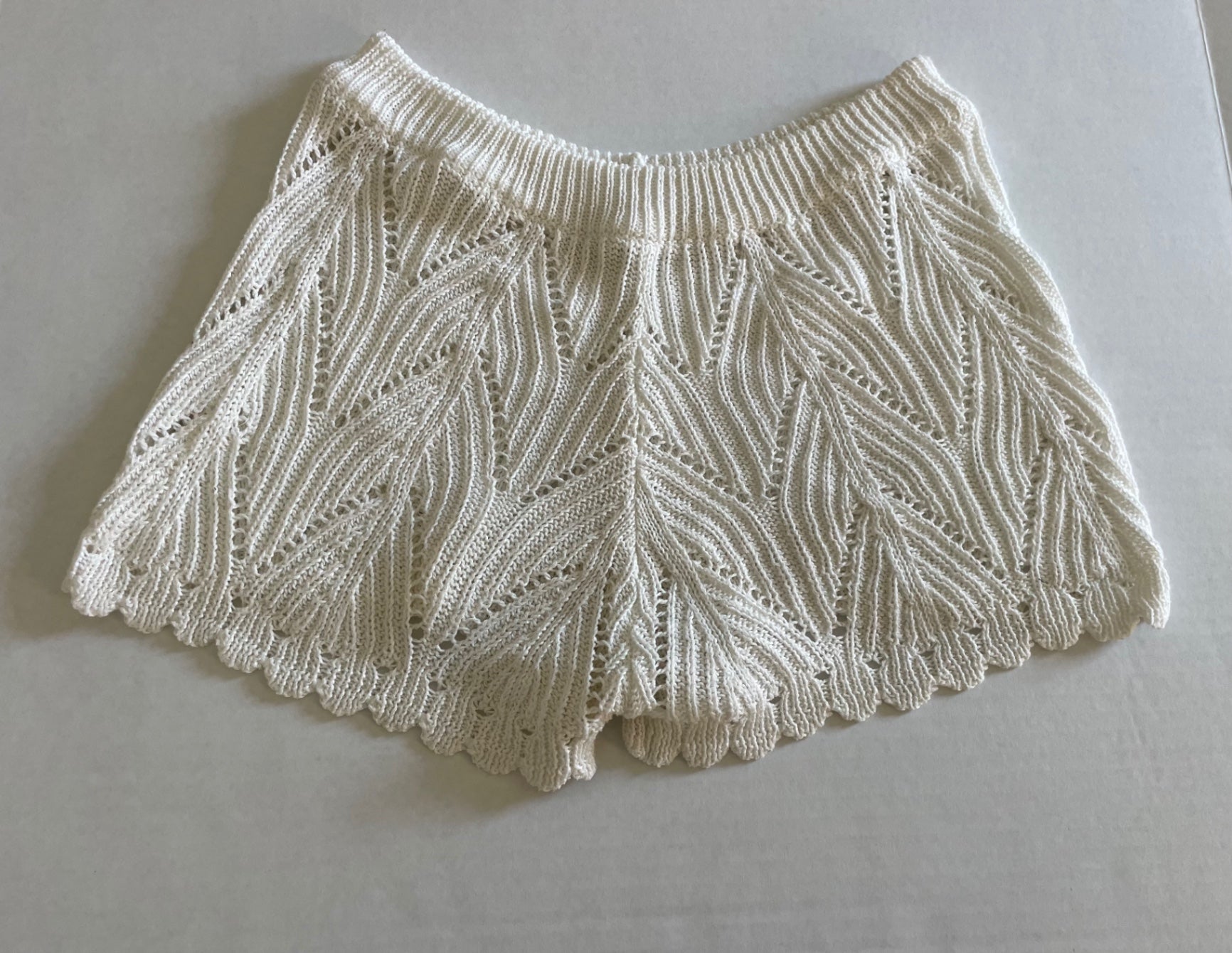 Unknown Shorts Medium White Knitted fabric