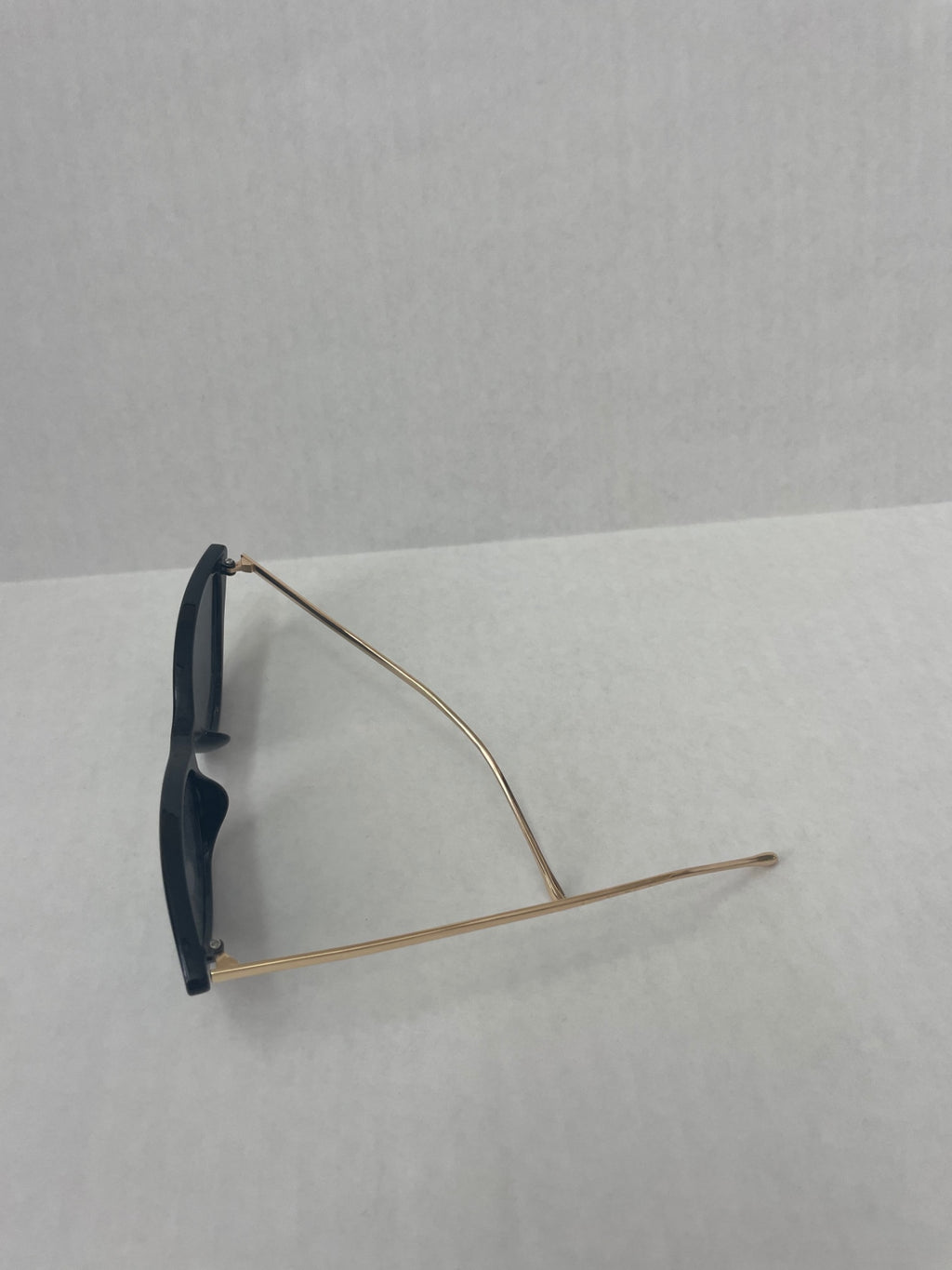 Unknown Accessories Small Black Plastic and Metal
