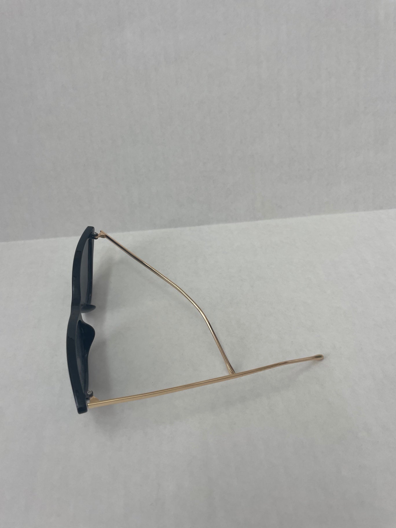 Unknown Accessories Small Black Plastic and Metal