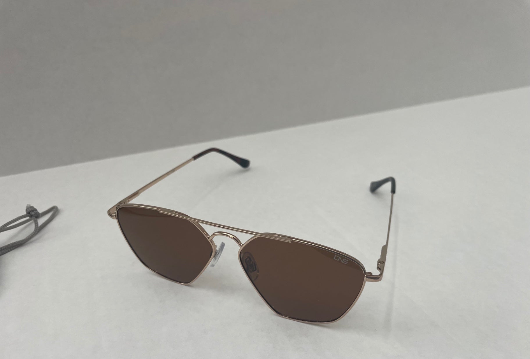 Unbranded Sunglasses Small Rose gold and brown Metal frame with plastic tips and lenses