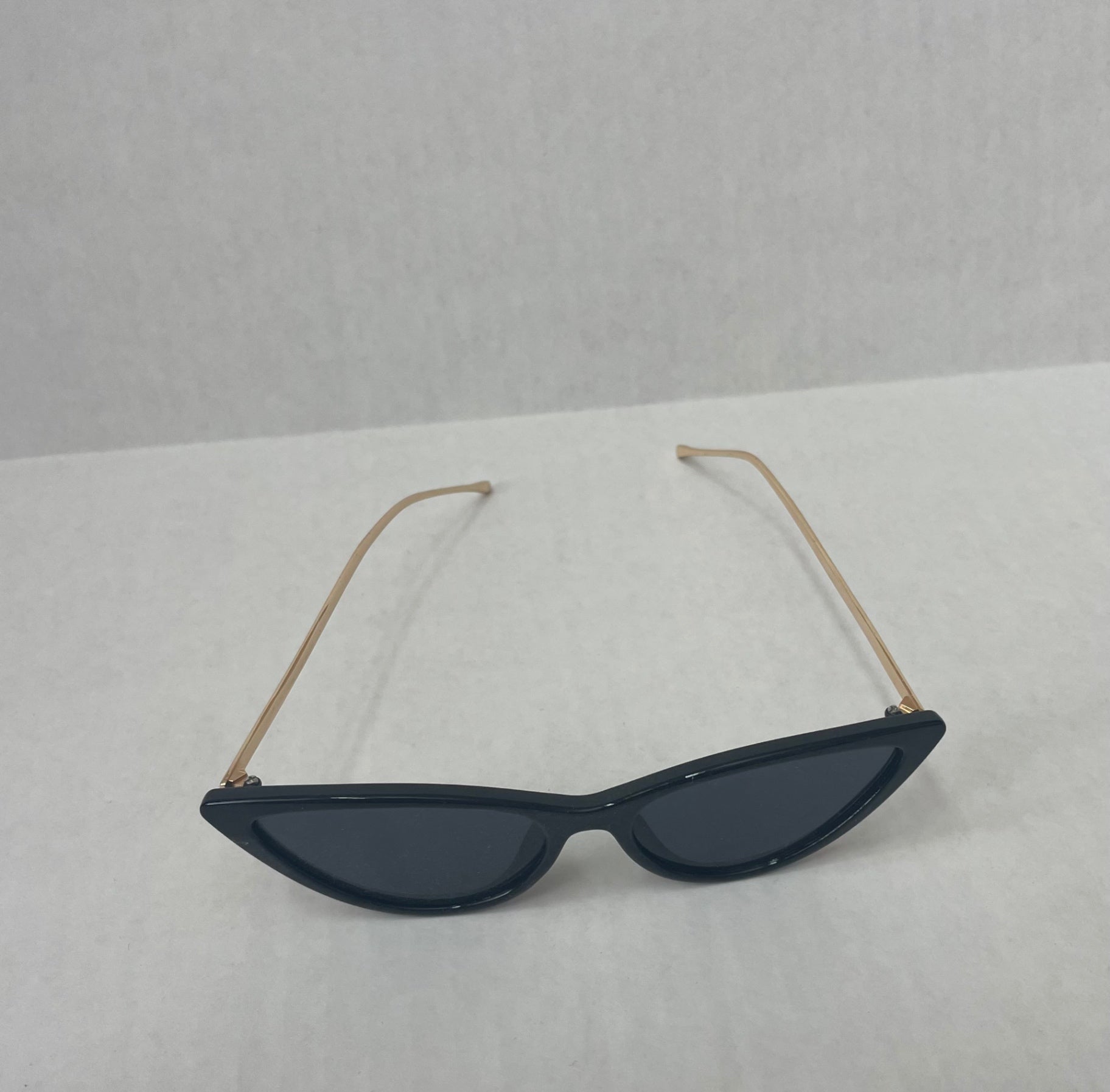 Unknown Accessories Small Black Plastic and Metal