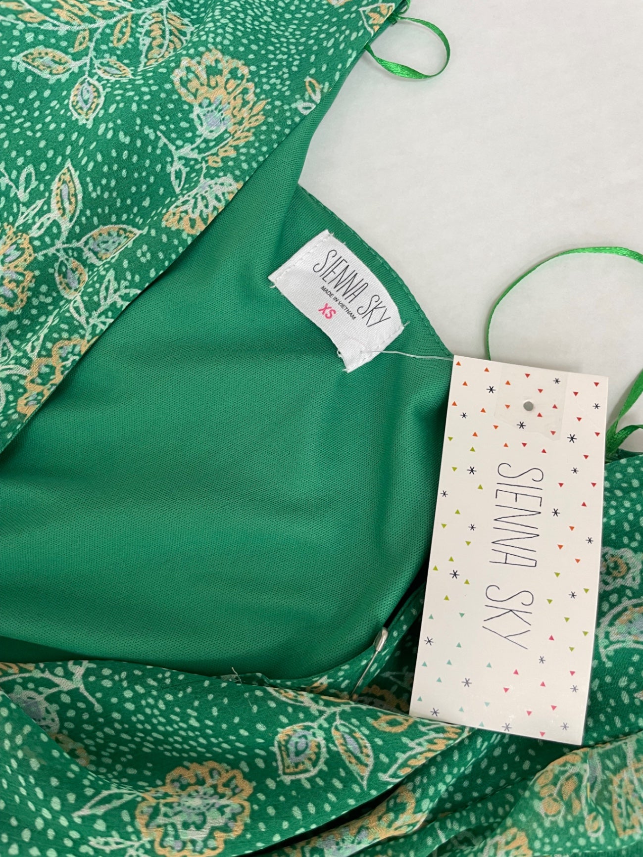 Sienna Sky Dresses/Rompers Extra Small Green Polyester, Spandex, Printed fabric