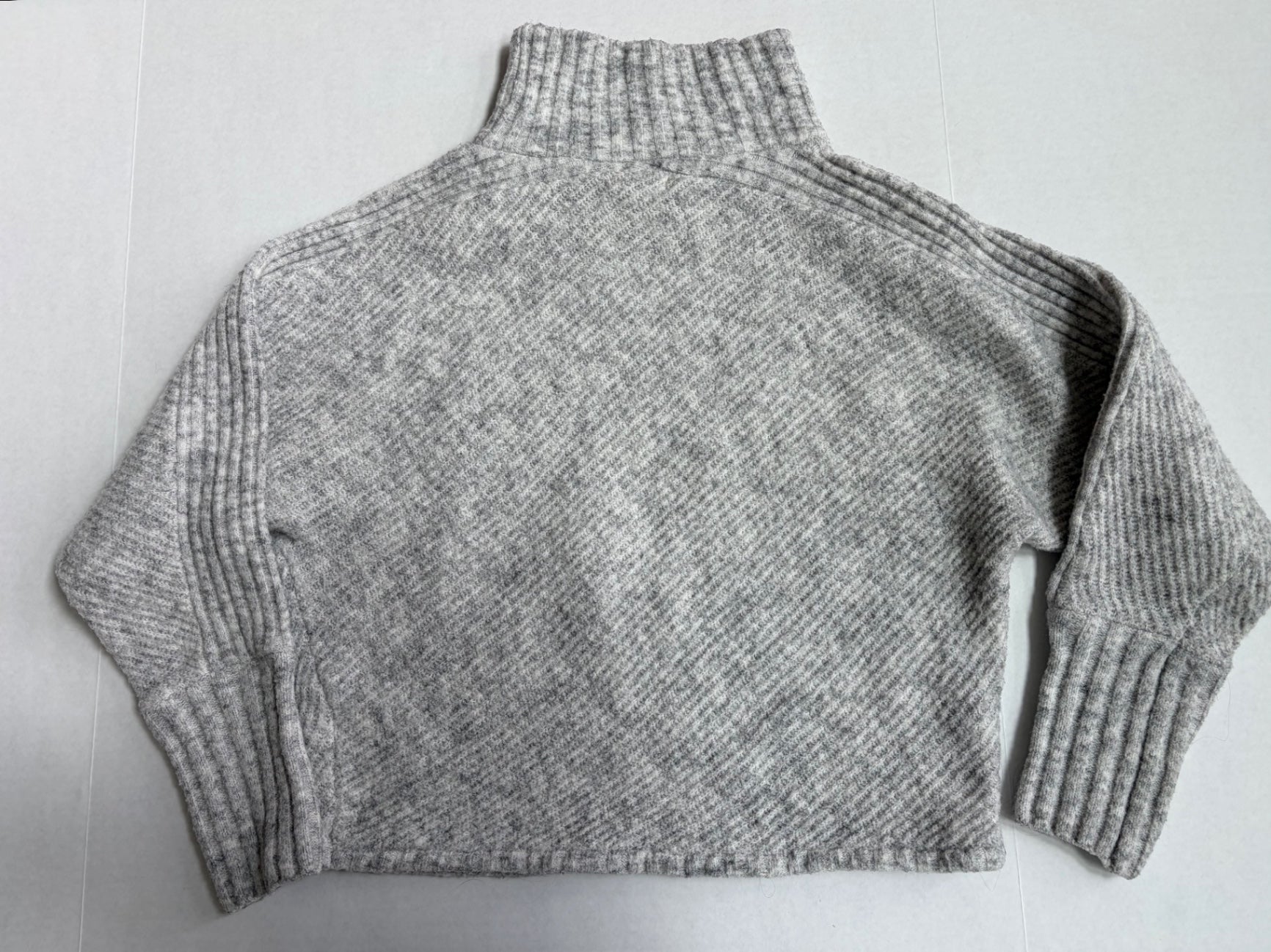 Max Studio Sweaters/Cardigans Small Gray Polyester, Acrylic, Spandex