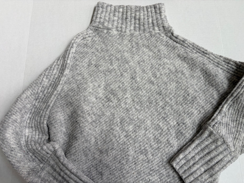 Max Studio Sweaters/Cardigans Small Gray Polyester, Acrylic, Spandex
