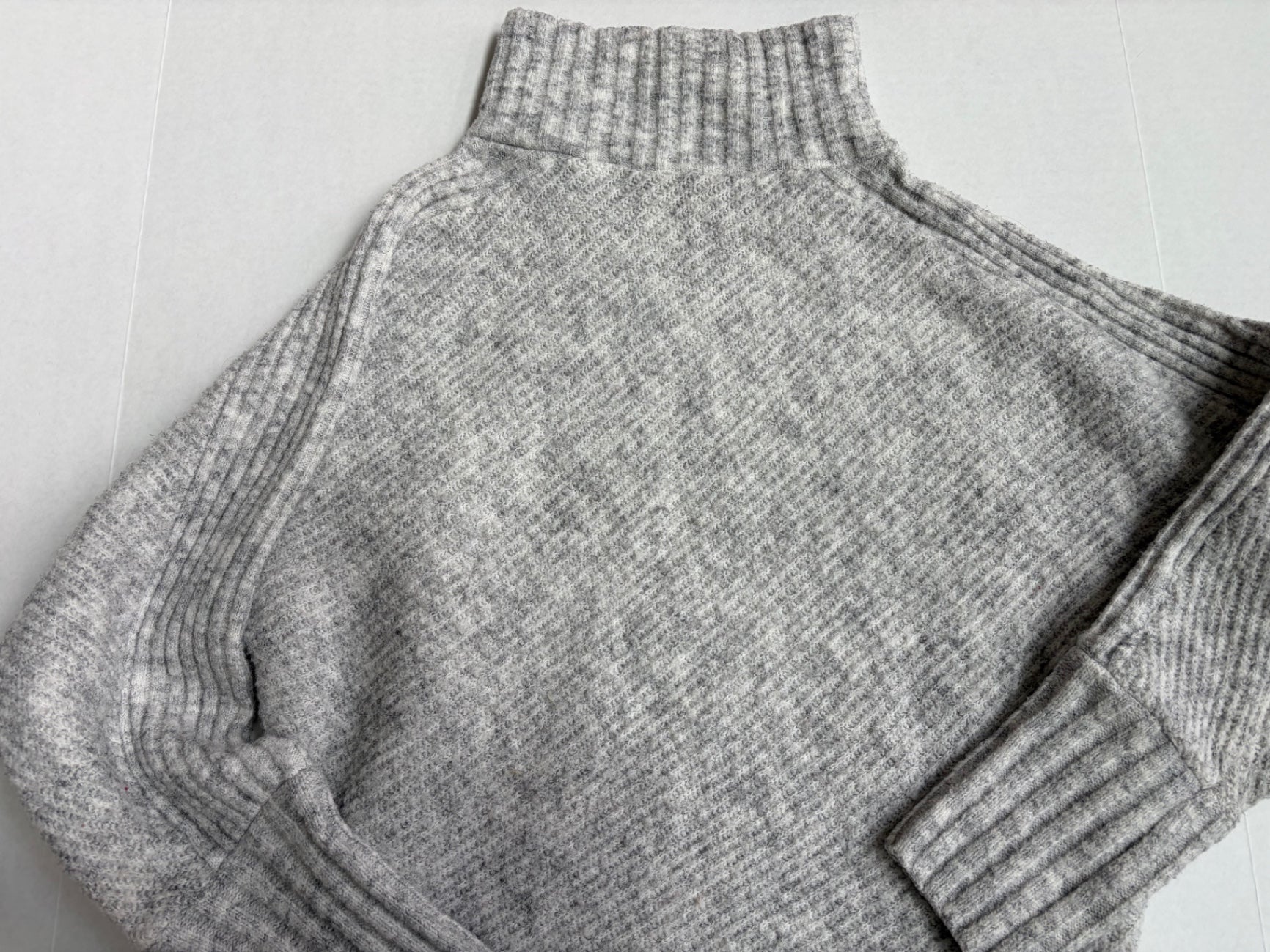 Max Studio Sweaters/Cardigans Small Gray Polyester, Acrylic, Spandex
