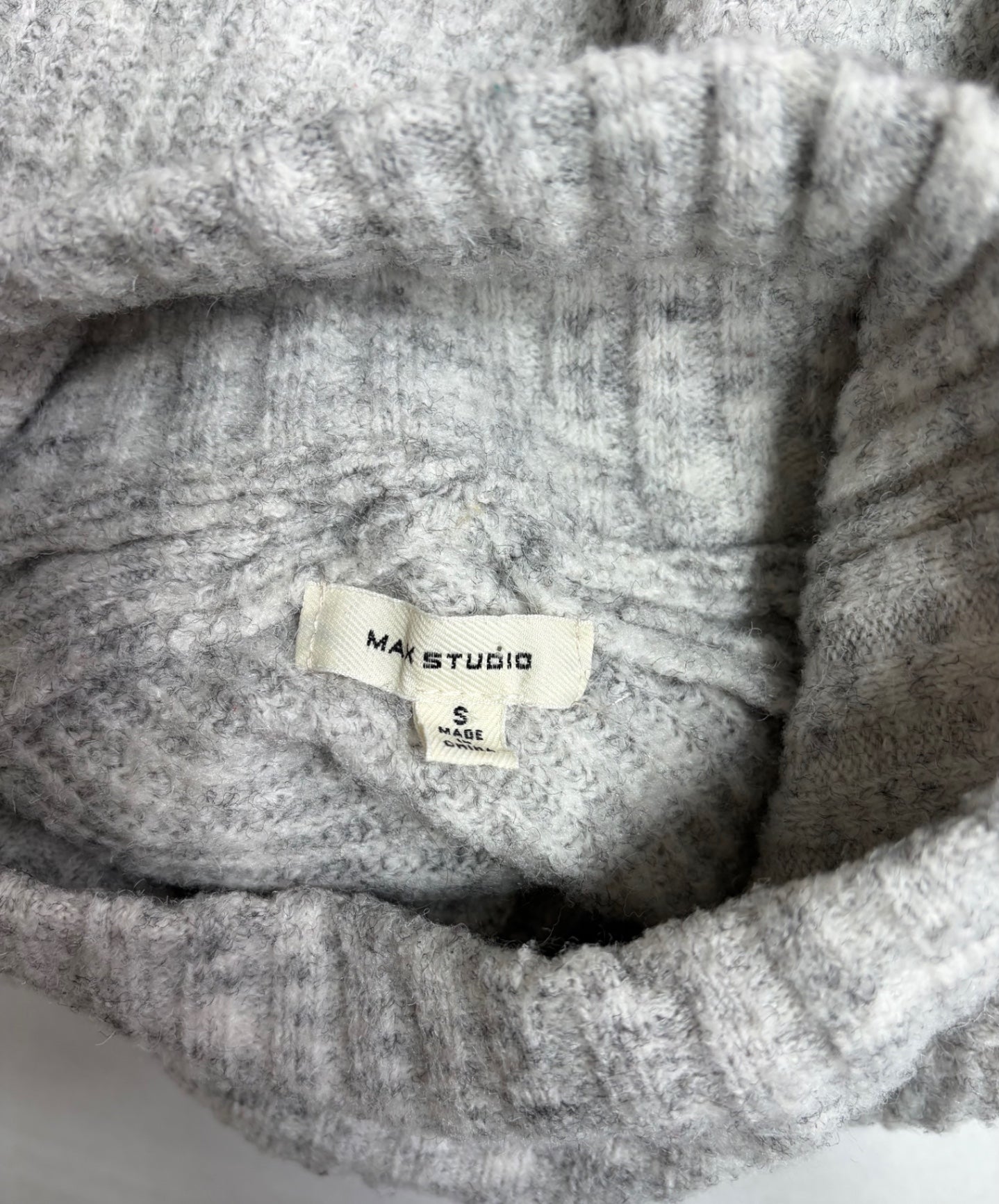 Max Studio Sweaters/Cardigans Small Gray Polyester, Acrylic, Spandex