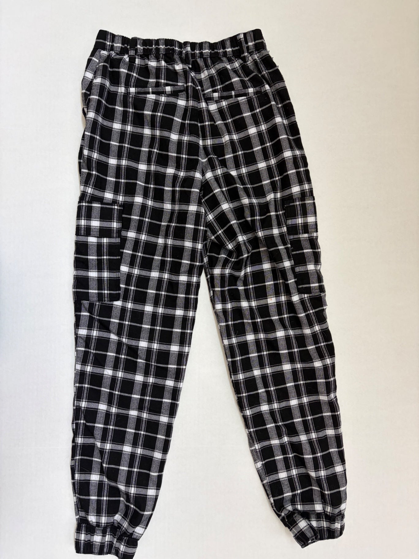 Hollister Pants Small Black and white Polyester and Viscose, Elastane (with a checkered pattern and plaid design)