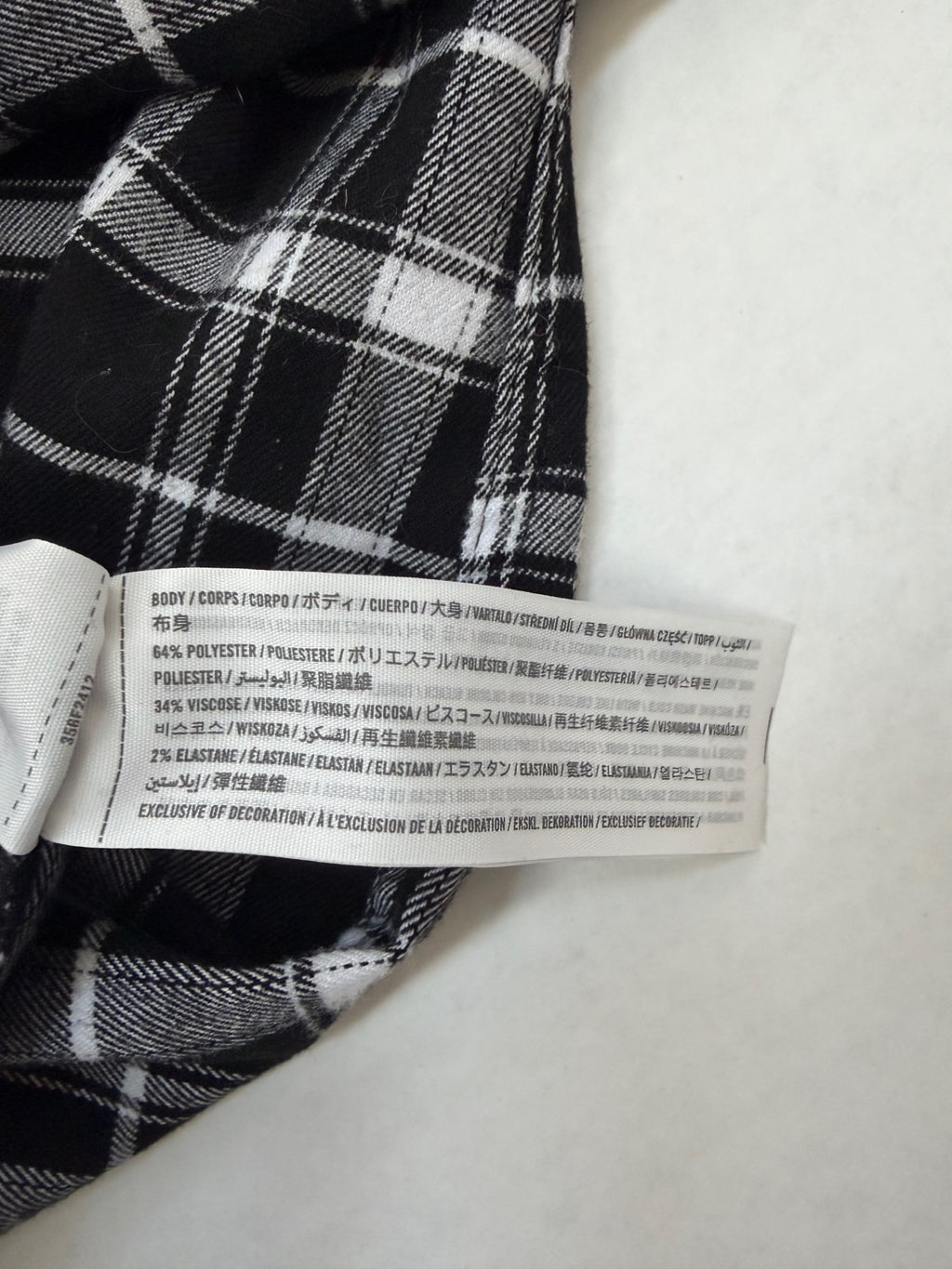 Hollister Pants Small Black and white Polyester and Viscose, Elastane (with a checkered pattern and plaid design)