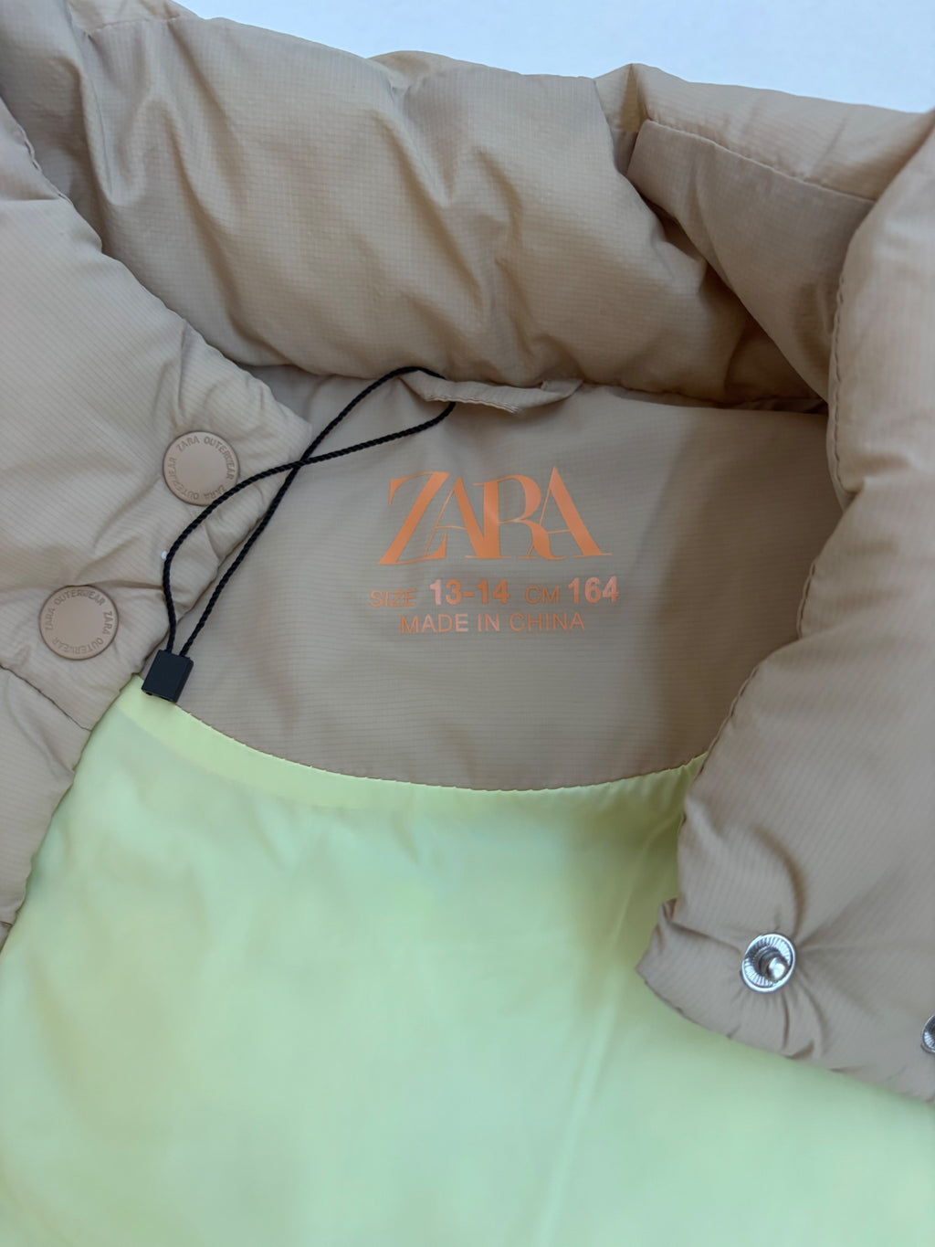 Zara Jackets/Coats Extra Small Beige Polyamide (Nylon), Polyester (Polyfill)