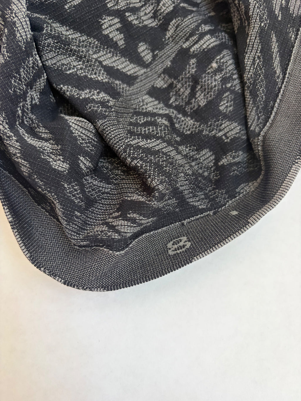 Lululemon Tops 8 Gray and black Knitted fabric